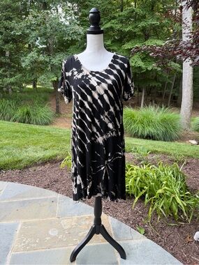 Kathmandu Imports Black and Cream Tie-Dye Short Sleeve Swing Dress in OS
